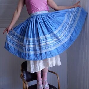 Sweet vintage 50s/60s blue cotton white embroidered Cas-Cer midi circle skirt